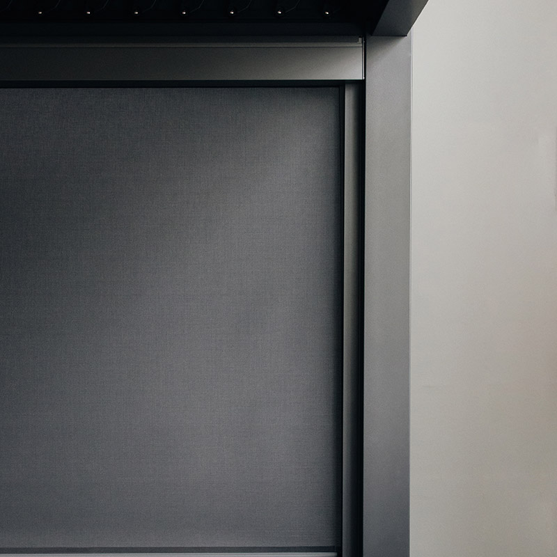 Winddichte, wasserdichte Lamellen-Pergola für den Außenbereich mit Rollos