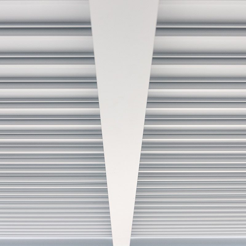 Verstellbare Lamellen – Pergola im schlichten modernen Stil