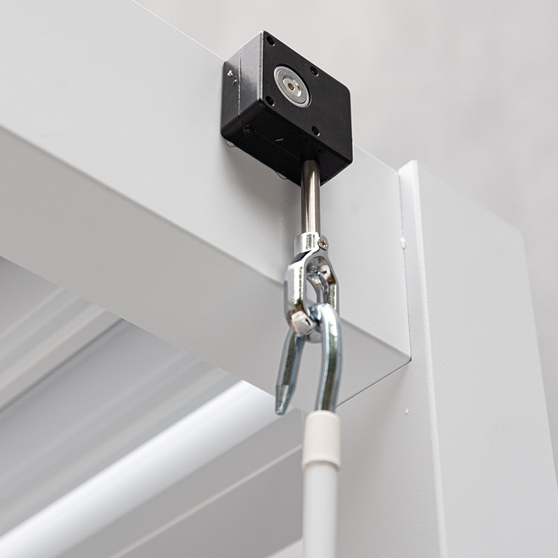 Verstellbare Lamellen – Pergola im schlichten modernen Stil